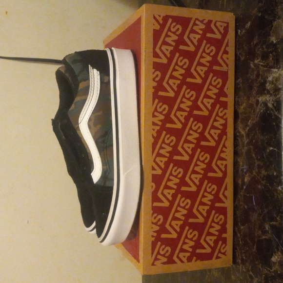 VANs - Picture 2 of 3
